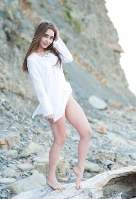 Elis in Uninhabited by Showy Beauty