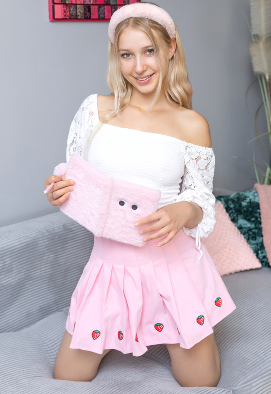 Lilly in Sweet Peach by Showy Beauty