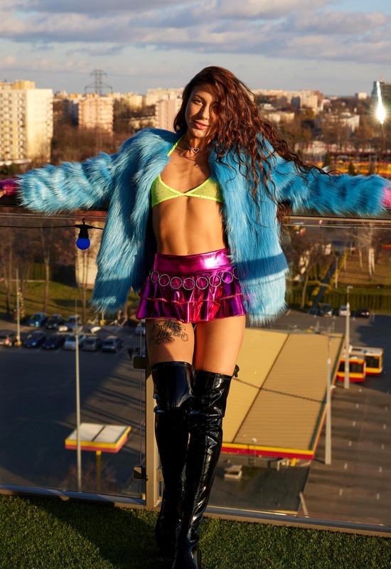 Eva Elle in Episode 587 by StasyQ