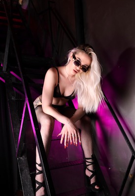 Pamela Q Photo 5 of 5