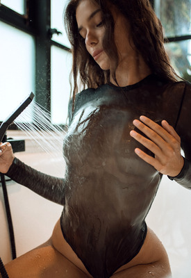 Eva Blume Photo 15 of 17