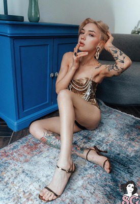 Roxylove in Golden Pearl by Suicide Girls