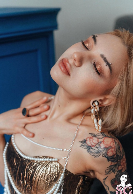 Roxylove in Golden Pearl by Suicide Girls