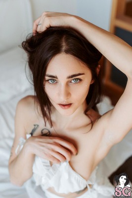 Dariseyes in A Pearl of Tenderness by Suicide Girls - 7 of 12