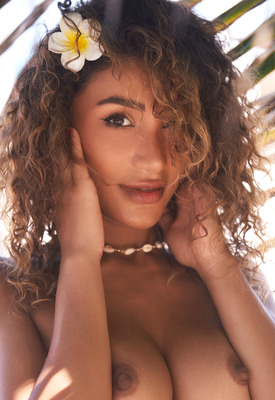 Laryn Budi Photo 2 of 8