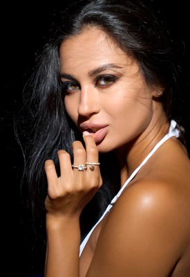 Victoria Mur Photo 17 of 20