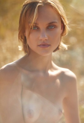 Hannah Ray Photo 6 of 18