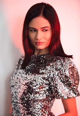 Layla Balan Photo 5 of 10