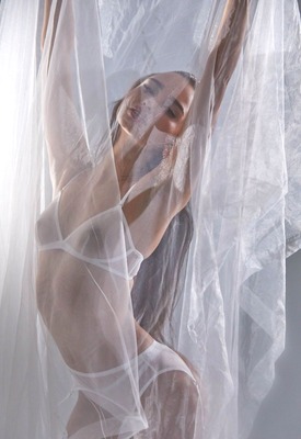 Jess Leon Photo 1 of 8