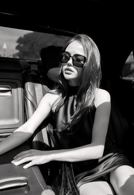 Li Moon Photo 16 of 20