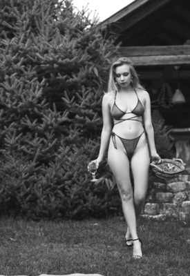 Annie Anne Photo 6 of 12