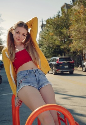 Lana Lea Photo 1 of 11