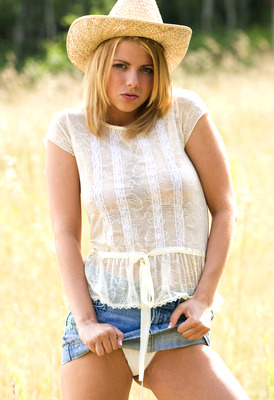 Jana Davis in Country Casual by This Years Model - 4 of 15