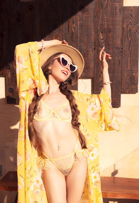 Aurora Amara Photo 12 of 15