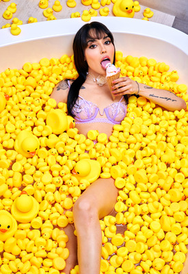 Vanessa Sky Photo 5 of 16