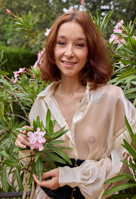 Alison Lip Photo 15 of 15