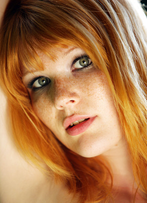 Lynette in Freckled by Watch4Beauty - 10 of 16