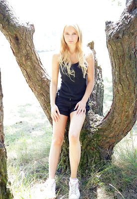 Whiteny Nude Outdoors by Watch4Beauty