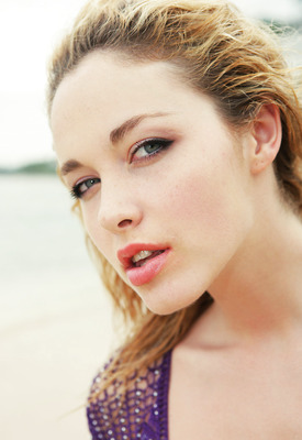 Alissa White in Cloudy by Watch4Beauty