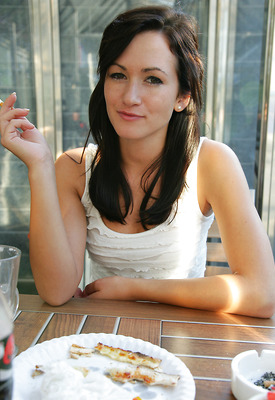 Tess Lyndon Photo 9 of 14