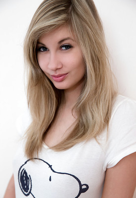 Holly Anderson Photo 2 of 11