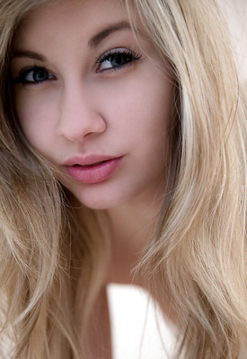 Holly Anderson Photo 2 of 11