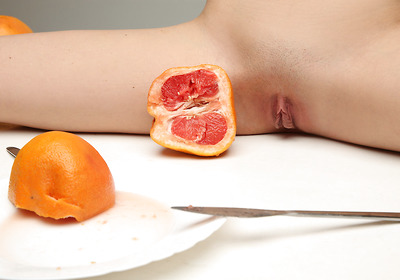 Valeria in Grapefruits by Watch4Beauty - 14 of 16