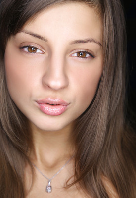 Melena Tara Photo 4 of 20