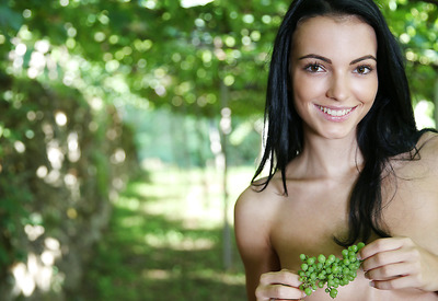 Sapphira in Vineyard by Watch4Beauty