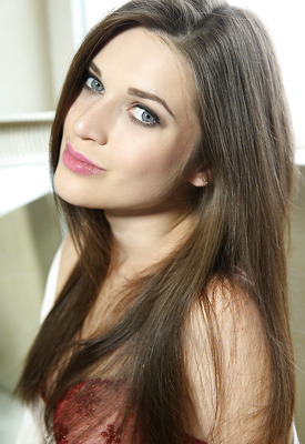 Serena Wood Photo 19 of 19