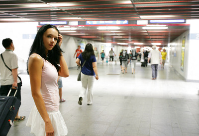 Gwen Flashing in Public by Watch4Beauty