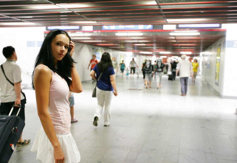 Gwen Flashing in Public by Watch4Beauty