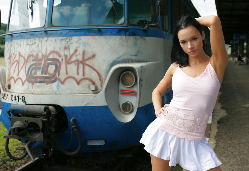 Gwen Polanska Photo 3 of 3