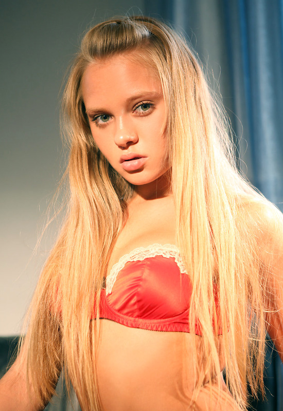 Sexy Blonde Willa by Watch4Beauty