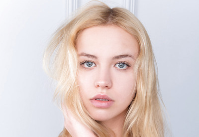 Mandy Tee in Be Blonde by Watch4Beauty