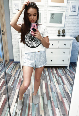 Astrid Herrara Photo 3 of 7