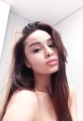 Astrid Herrara Photo 2 of 7