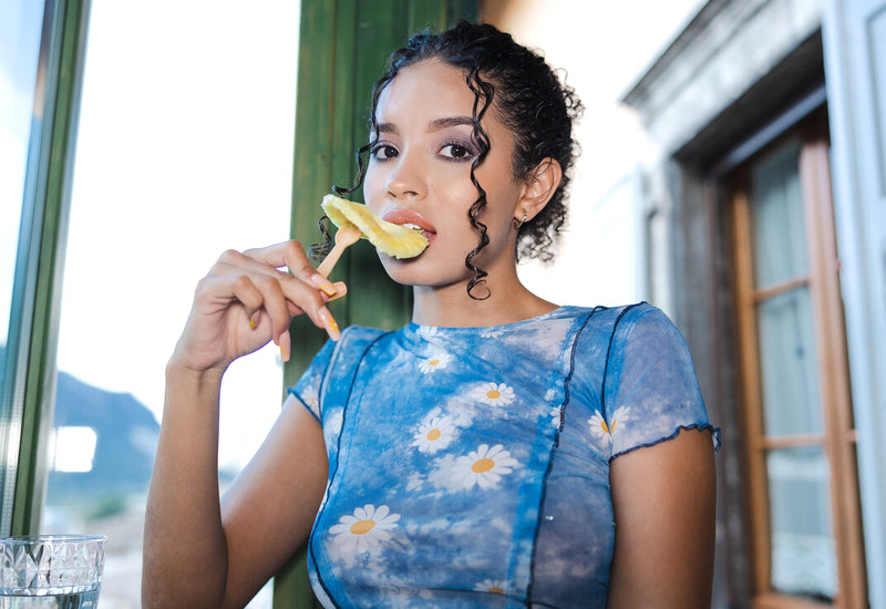 Valery Ponce Photo 5 of 11