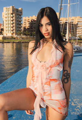 Sofia in Sweet Waiting by Watch4Beauty - 9 of 16