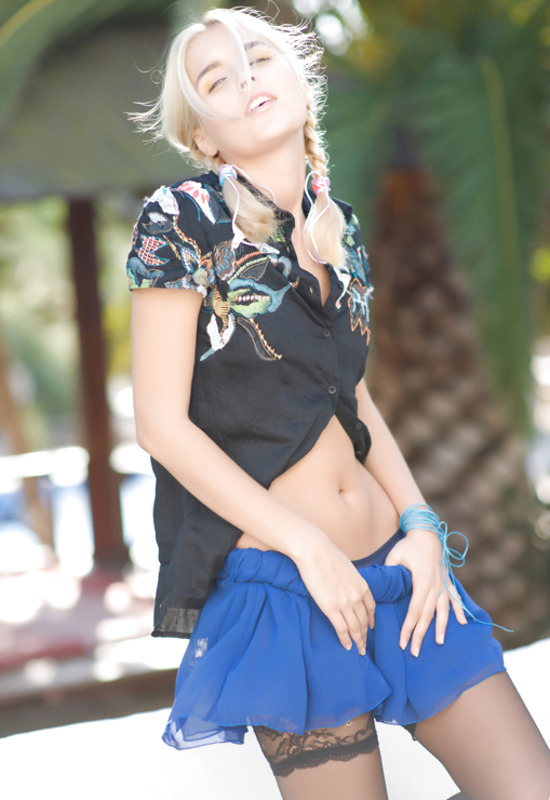 An Outrageous Get-up by Wow Girls