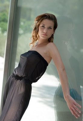 Claire Dain Photo 3 of 11