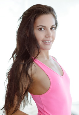 Apolonia Lapiedra Photo 4 of 12