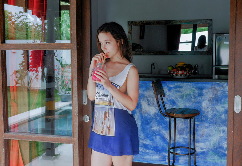 Ellie Leen Photo 2 of 13