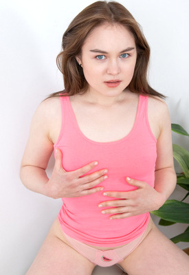 Maya Morgen Photo 1 of 4