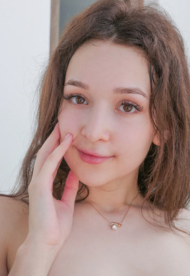 Ellie Leen Photo 12 of 13