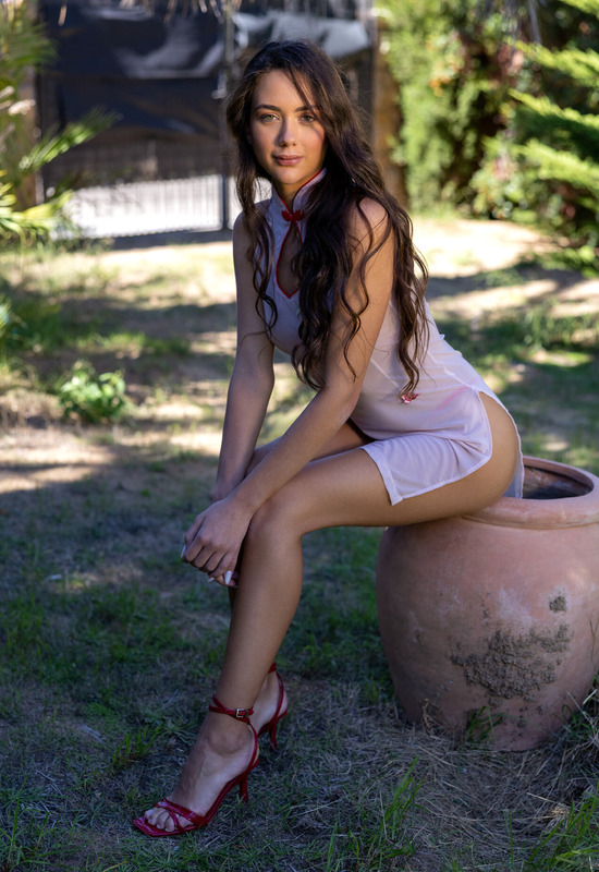 Vixi Rafi in Green Walls by Wow Girls