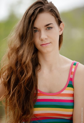 Tali Dova Photo 5 of 9