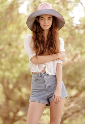 Tali Dova Photo 4 of 9