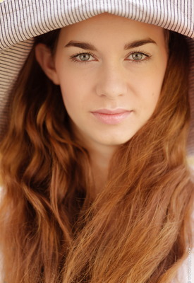 Tali Dova Photo 4 of 9