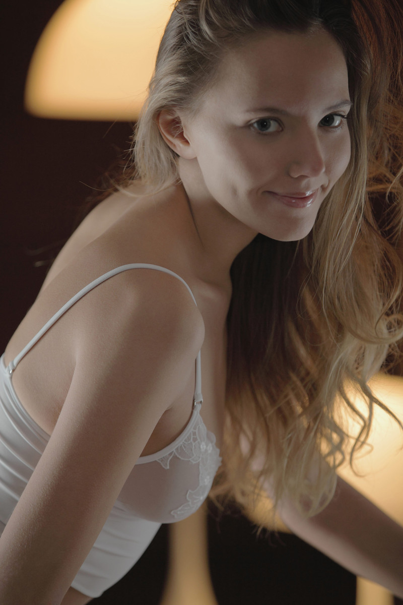 [Image: katya-clover-intimate-experience-xart_02.jpg]